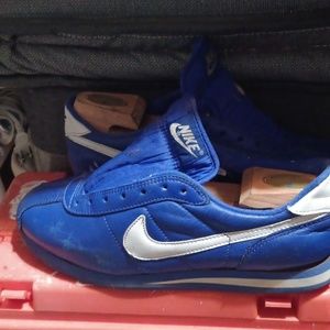 9.5 nike cortez hard to get BLUE